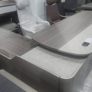 Executive Office Desk with Two‑Tone Finish & Side Credenza (Ref: RT0007)